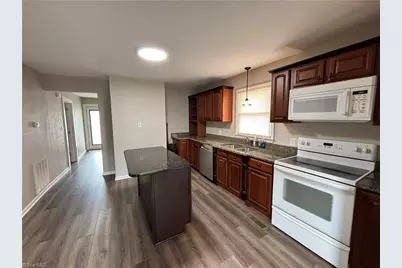 711 South Street, Mount Airy, NC 27030 - Photo 4