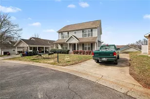 165 Cameron Way Cir, Winston-Salem, NC 27103 - Photo 2