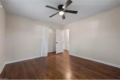 4902 Forest Oaks Drive, Greensboro, NC 27406 - Photo 24