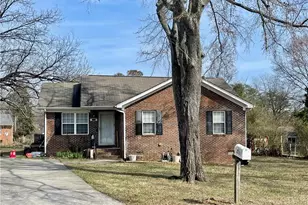 3216 Wellingford Dr, High Point, NC 27265 - Photo 4