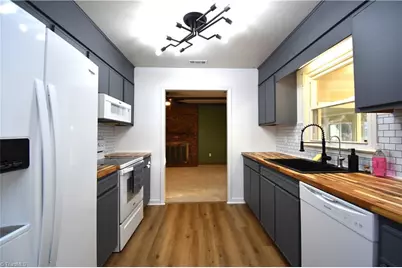 5107 Bayberry Lane, Greensboro, NC 27455 - Photo 8