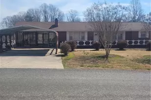 250 Hilltop Acres St, North Wilkesboro, NC 28659 - Photo 10