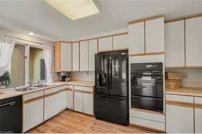 2902 Crossfield Drive, Greensboro, NC 27408 - Photo 14