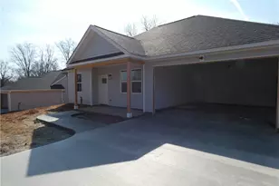 109 Hickory St, Yadkinville, NC 27055 - Photo 1