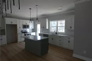 109 Hickory St, Yadkinville, NC 27055 - Photo 2