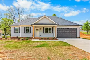 109 Hickory St, Yadkinville, NC 27055 - Photo 2