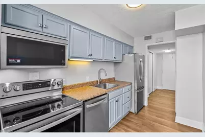 1101 N Elm Street #1404, Greensboro, NC 27401 - Photo 2