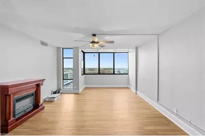 1101 N Elm Street #1404, Greensboro, NC 27401 - Photo 8