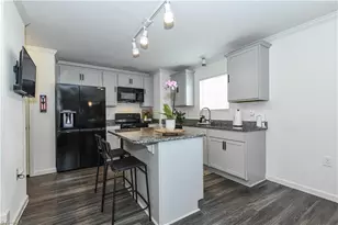 3805 Bissett Wy, Greensboro, NC 27405 - Photo 10