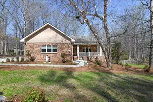 521 Dogwood Dr, Liberty, NC 27298 - Photo 2