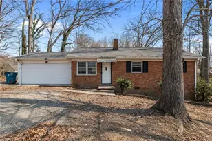 3818 Edgewood Terrace Rd, Greensboro, NC 27406 - Photo 4