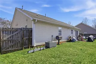 5812 Huckleberry Ct, Winston-Salem, NC 27105 - Photo 26