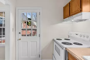 1216 Pamlico Dr, Greensboro, NC 27408 - Photo 14