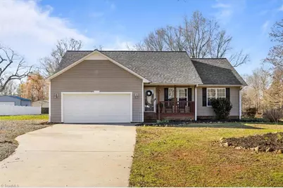 295 Calinda Drive, Thomasville, NC 27360 - Photo 2