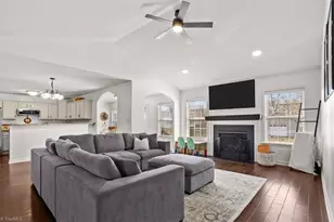 295 Calinda Dr, Thomasville, NC 27360 - Photo 2