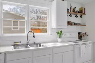 319 Avery Ave, High Point, NC 27265 - Photo 10