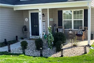 818 Leach Ave, Thomasville, NC 27360 - Photo 2