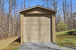 1100 Woodridge Ln, Yadkinville, NC 27055 - Photo 14