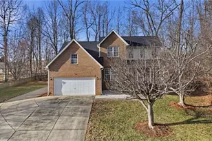 4336 Clovelly Dr, Greensboro, NC 27406 - Photo 4