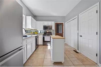 2802 Breckenridge Court, High Point, NC 27265 - Photo 12