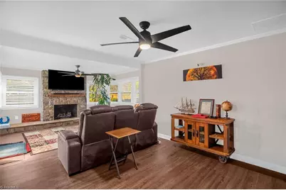 3917 W Friendly Avenue, Greensboro, NC 27410 - Photo 8