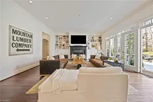 208 Willoughby Blvd, Greensboro, NC 27408 - Photo 8