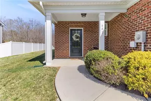402 Mockingbird Ln, Mebane, NC 27302 - Photo 4