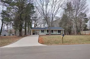 424 Auburndale St, Winston-Salem, NC 27104 - Photo 2