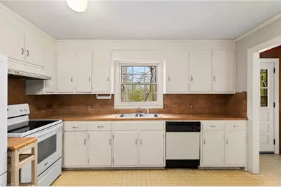 1603 Seven Oaks Place, High Point, NC 27265 - Photo 10