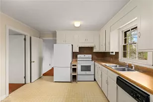 1603 7 Oaks Pl, High Point, NC 27265 - Photo 12