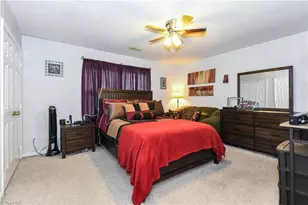 915 Shelby Dr, Greensboro, NC 27409 - Photo 16