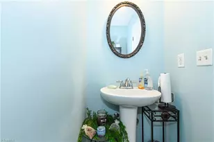 915 Shelby Dr, Greensboro, NC 27409 - Photo 10