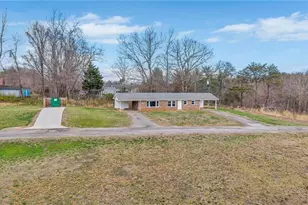 110 Village Dr, North Wilkesboro, NC 28659 - Photo 8