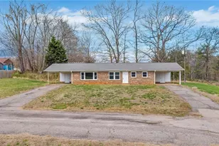 110 Village Dr, North Wilkesboro, NC 28659 - Photo 10