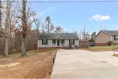 104 Black Avenue, Thomasville, NC 27360 - Photo 2