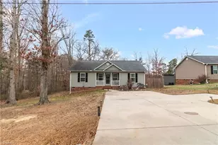 104 Black Ave, Thomasville, NC 27360 - Photo 2