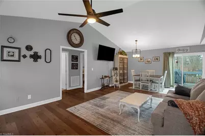 104 Black Avenue, Thomasville, NC 27360 - Photo 8