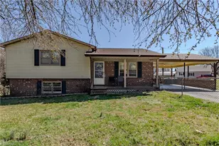 636 Hamburg St, Mount Airy, NC 27030 - Photo 2