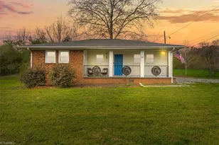 724 E Main St, Seagrove, NC 27341 - Photo 1