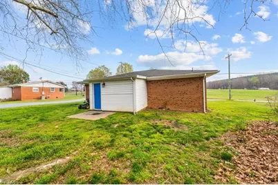 724 E Main Street, Seagrove, NC 27341 - Photo 22