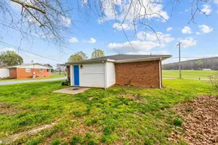 724 E Main St, Seagrove, NC 27341 - Photo 22