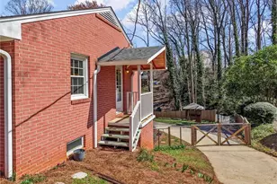 1633 Pembroke Ave, Winston-Salem, NC 27103 - Photo 6