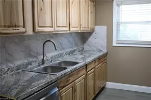 101 Oxford Pl, High Point, NC 27262 - Photo 6