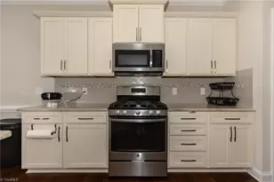 2826 Fallin Ct, High Point, NC 27262 - Photo 8