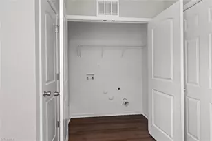 109 Lemon Ln, Greensboro, NC 27405 - Photo 14