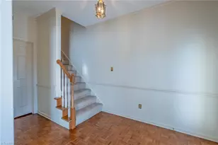 27 Fountain Manor Dr, Greensboro, NC 27405 - Photo 4