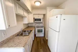 1414 Larchmont Dr, Greensboro, NC 27405 - Photo 2