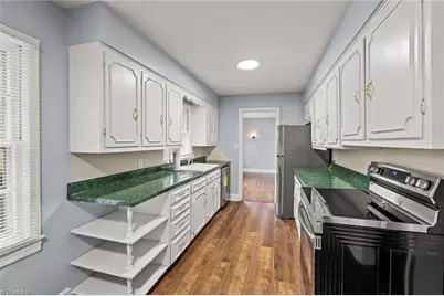 800 Creekside Drive, High Point, NC 27262 - Photo 14