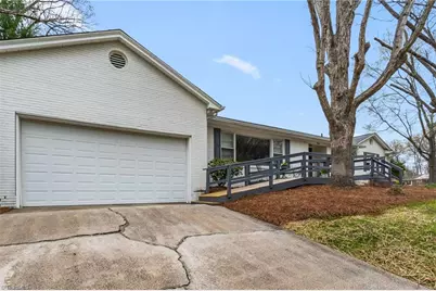 800 Creekside Drive, High Point, NC 27262 - Photo 4