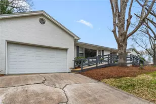 800 Creekside Dr, High Point, NC 27262 - Photo 4